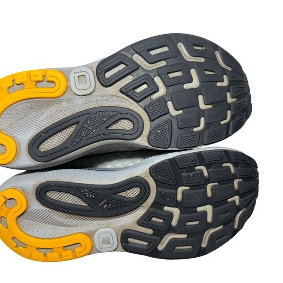 Athletic_Shoes